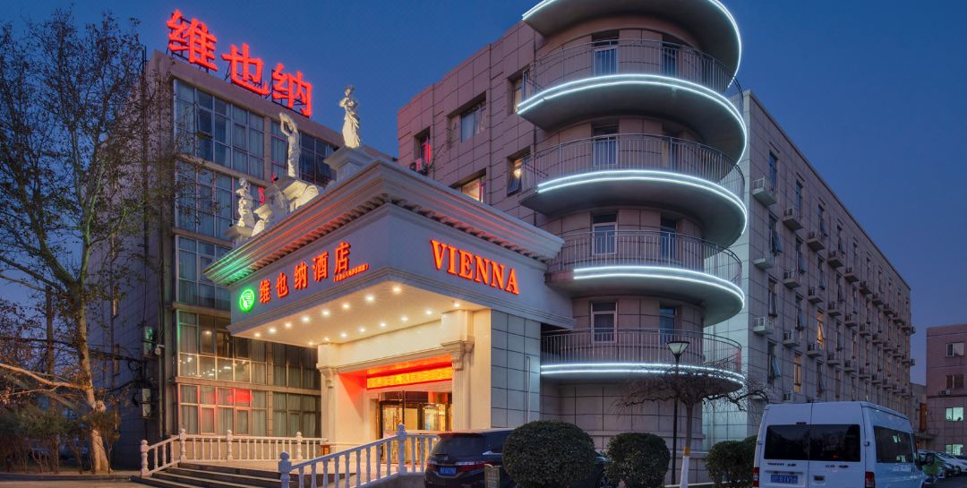 Vienna Hotel (Beijing Shijingshan Wanda Bajiao Amusement Park Metro Station Branch)