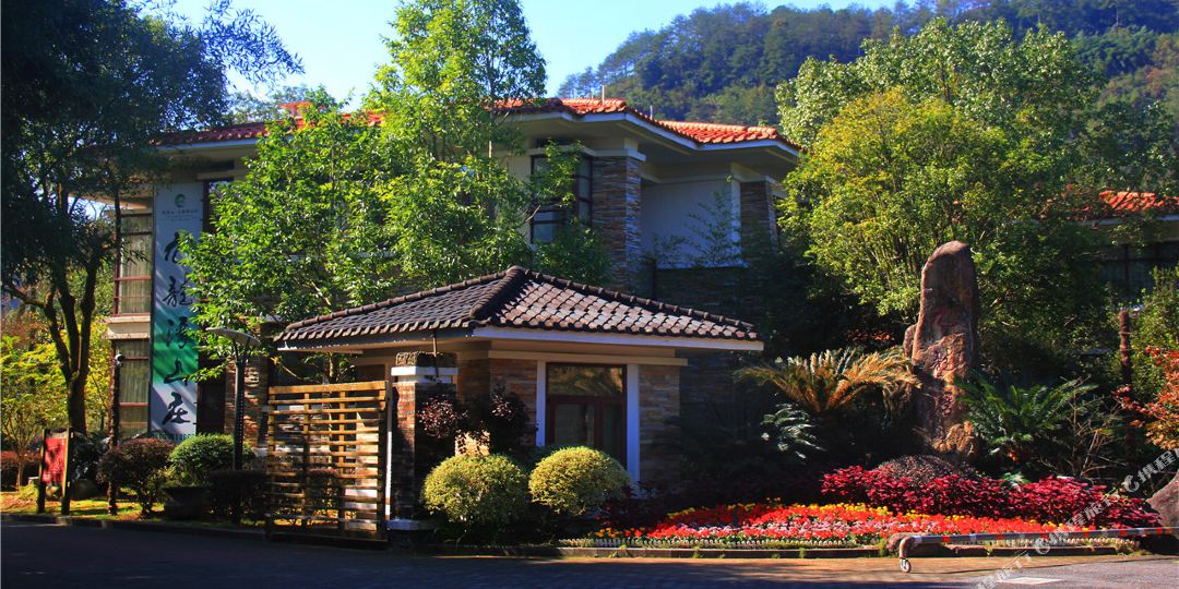 武夷山九龙湾爱秦岛度假酒店