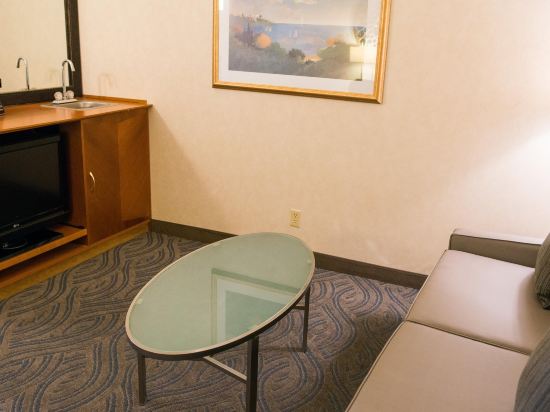 Crowne Plaza Aire MSP Airport - Mall of America - Tap to explore photos