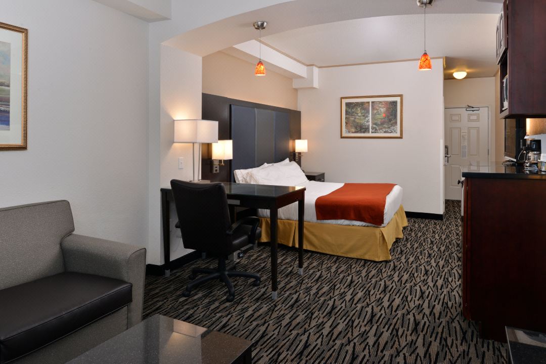 Holiday Inn Express & Suites Tacoma South - Lakewood