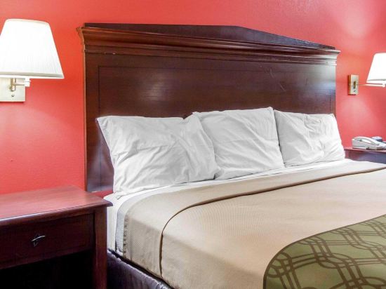 Econo Lodge Lanett - Tap to explore photos