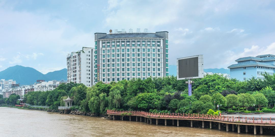蒙山忠锐鹏酒店管理有限公司滨江大酒店