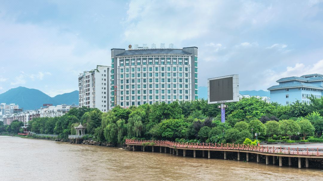 Binjiang Hotel