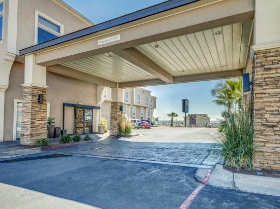 Comfort Inn & Suites I-10 Airport - Tap to explore photos