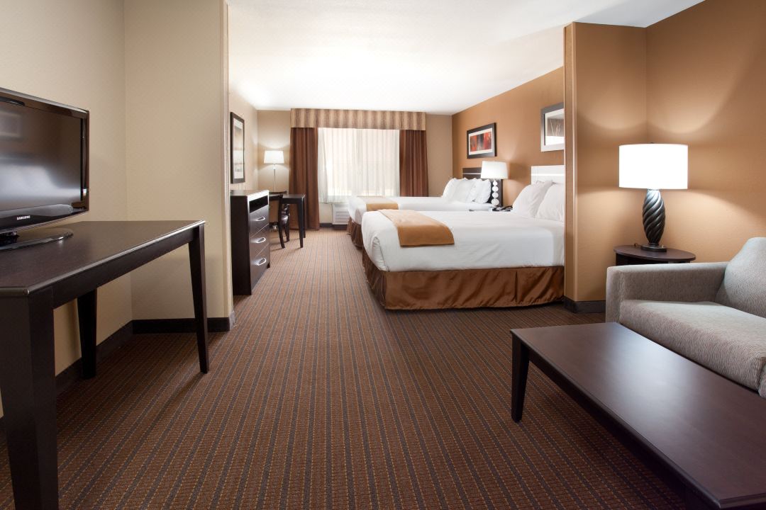 Holiday Inn Express & Suites Lamar