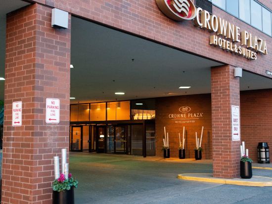 Crowne Plaza Aire MSP Airport - Mall of America - Tap to explore photos