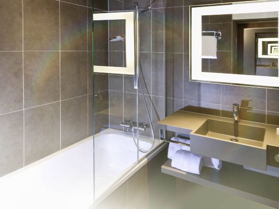 Novotel Chartres - Tap to explore photos
