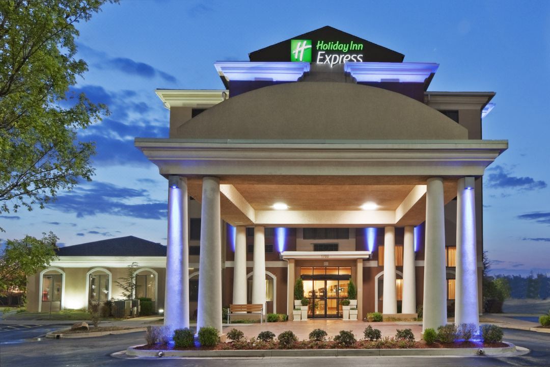 Holiday Inn Express & Suites MIDWEST CITY by IHG
