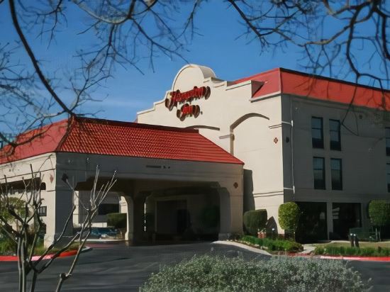 Hampton Inn San Antonio-Northwoods - Tap to explore photos