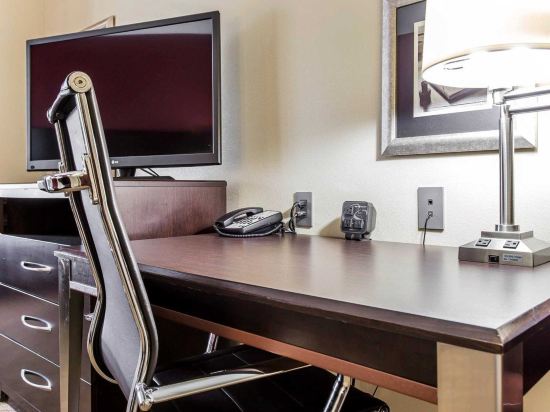 Comfort Suites Stockbridge Atlanta South - Tap to explore photos