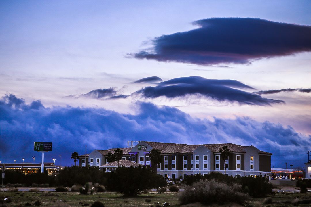 Holiday Inn Express & Suites Hesperia