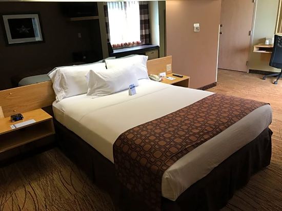 Microtel Inn & Suites by Wyndham El Paso Airport - Tap to explore photos