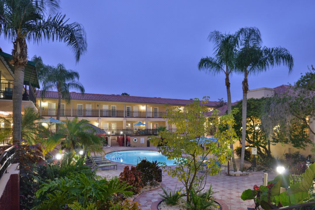 Red Roof Plus+ & Suites Tampa