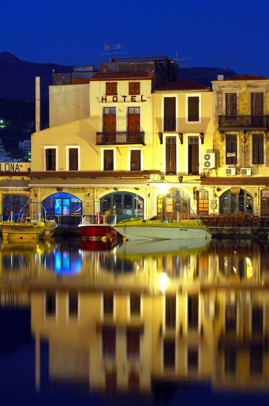Faros Rooms & Suites