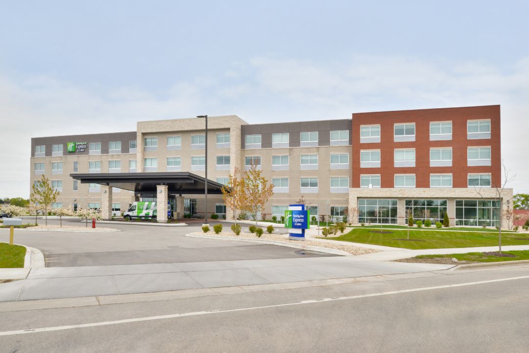 Holiday Inn Express & Suites MADISON by IHG