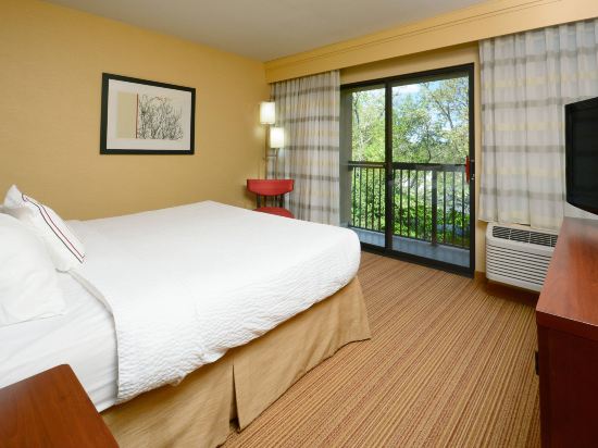 Courtyard by Marriott Beckley - Tap to explore photos