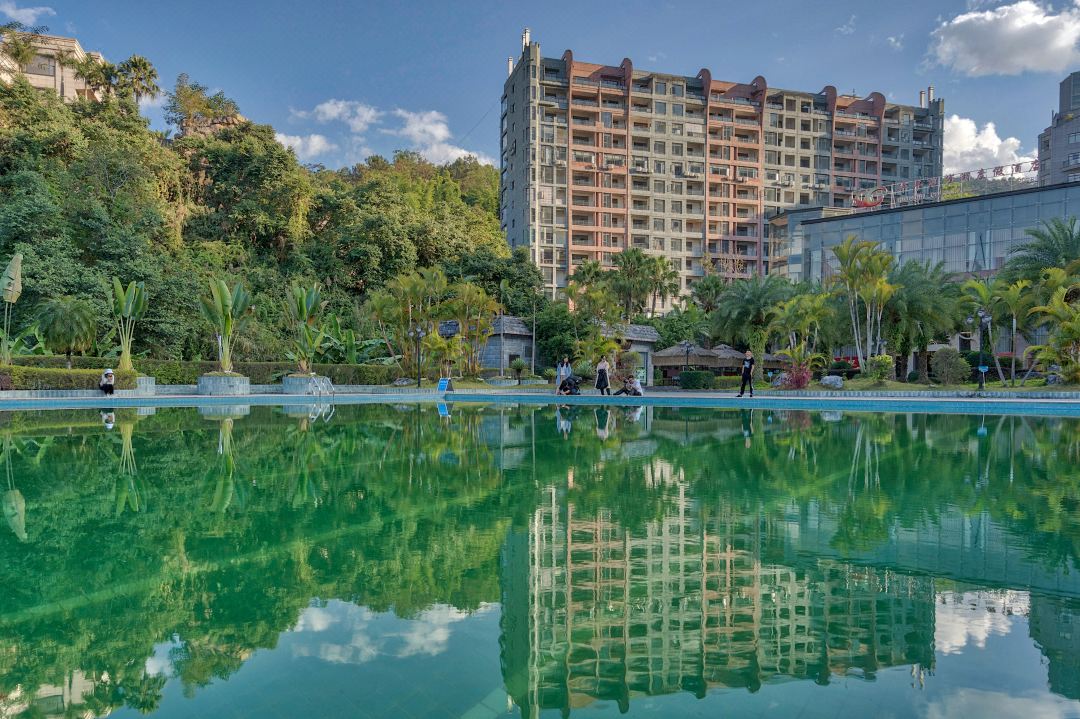 Lakeview Apartment