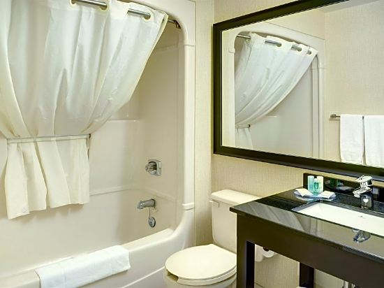 Comfort Inn Kirkland Lake - Tap to explore photos