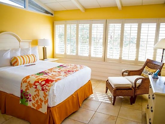 Best Western Plus Yacht Harbor Inn - Tap to explore photos