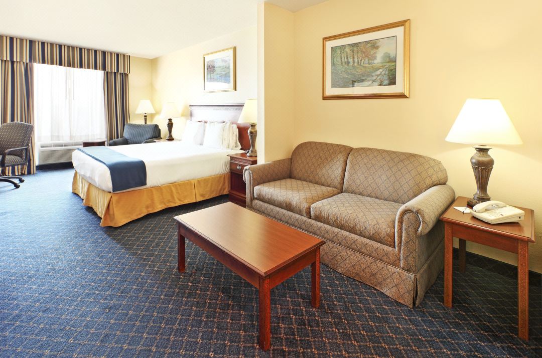 Holiday Inn Express & Suites Mountain Home