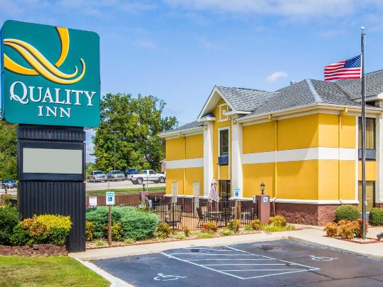 Econo Lodge Opelika - Tap to explore photos