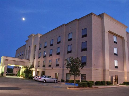 Ramada by Wyndham Burkburnett / Wichita Falls - Tap to explore photos