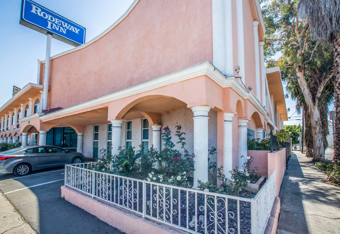 Rodeway Inn Near Melrose Ave