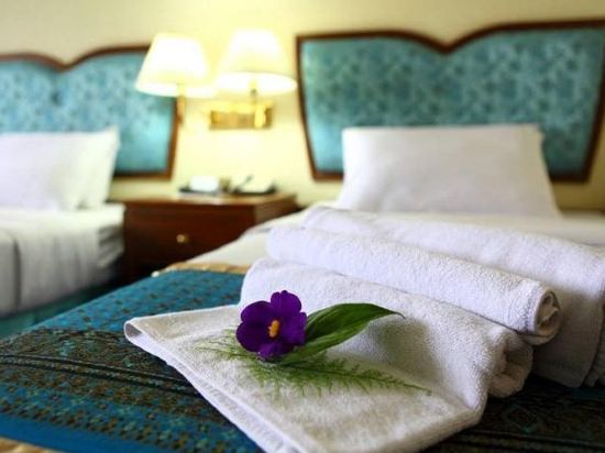 Wattana Park Hotel - Tap to explore photos