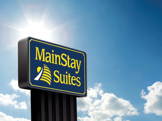 MainStay Suites Hackberry Sportsman's Lodge - Tap to explore photos
