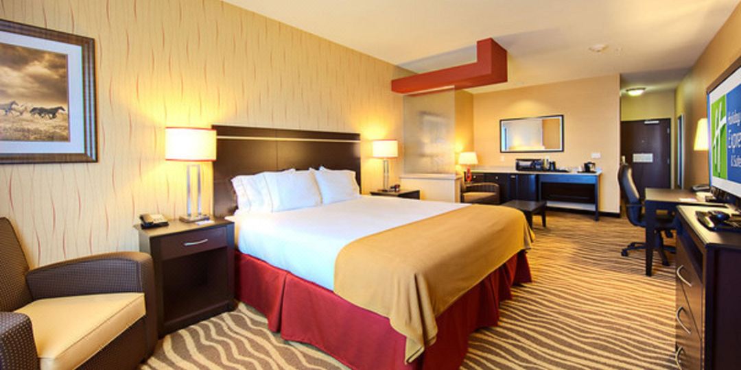 Holiday Inn Express & Suites Cotulla