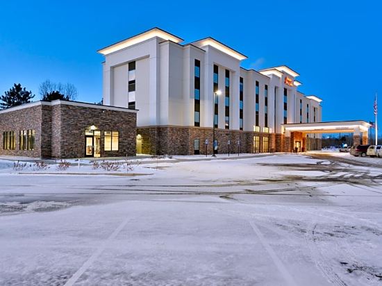 Hampton Inn & Suites by Hilton Menomonie-UW Stout - Tap to explore photos