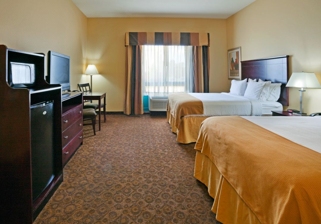 Holiday Inn Express & Suites Selma