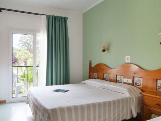 Hotel Ninays - Tap to explore photos