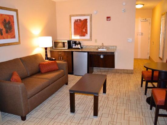 Holiday Inn Express & Suites - Smithfield/Selma - Tap to explore photos