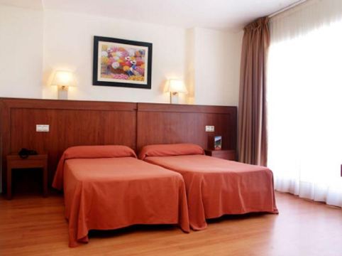 Hotel Mayna - Tap to explore photos