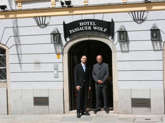 Hotel Passauer Wolf - Tap to explore photos