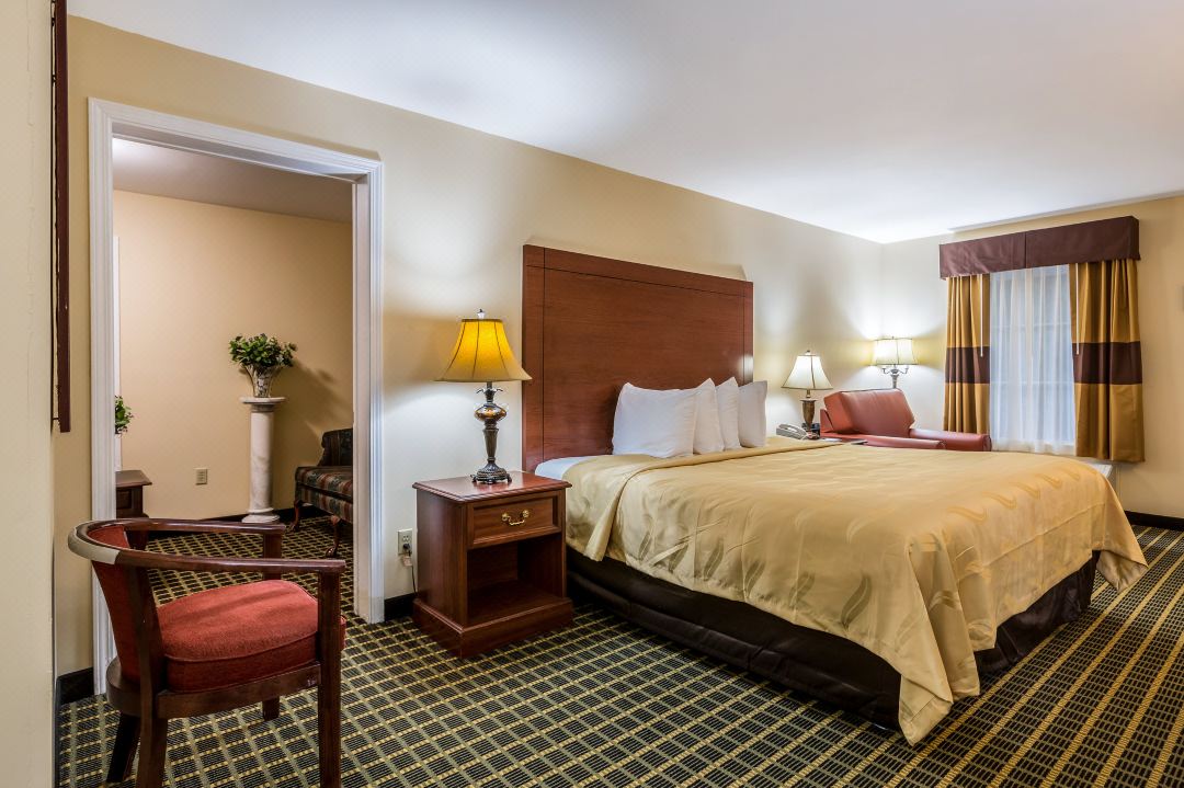 Quality Inn & Suites Near Lake Oconee