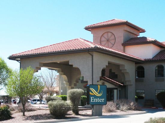 Quality Inn & Suites Gallup I-40 Exit 20 - Tap to explore photos