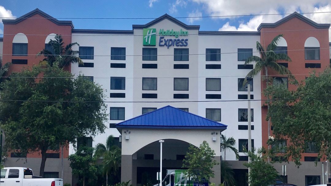 Holiday Inn Express & Suites Fort Lauderdale Airport West