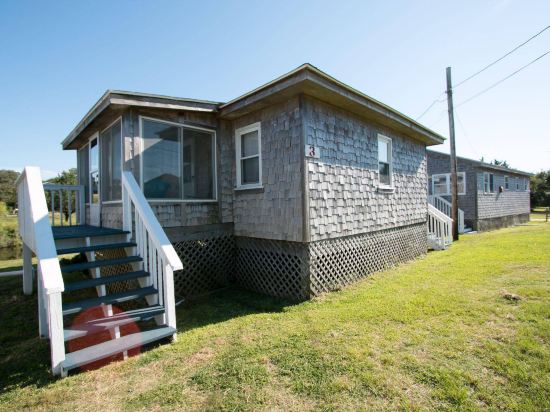 Outer Banks Motel - Tap to explore photos