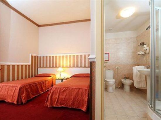 Catania Centro Rooms - Tap to explore photos