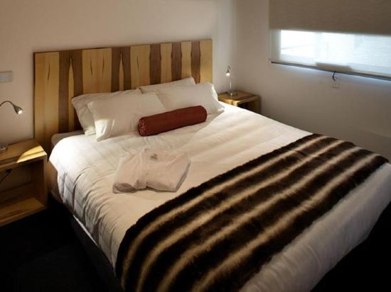 Salamanca Wharf Hotel - Tap to explore photos