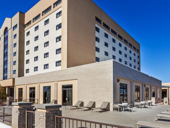 Holiday Inn Springdale-Fayetteville Area - Tap to explore photos