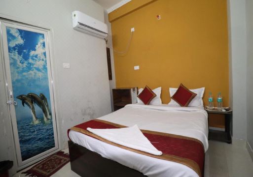 Divisha's Hotel Friends Inn