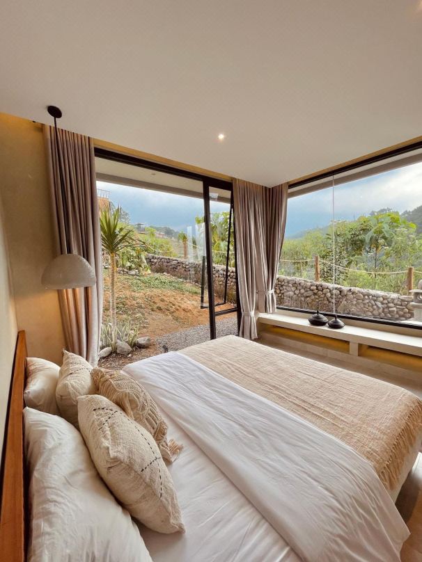The Hill by the Villas 100