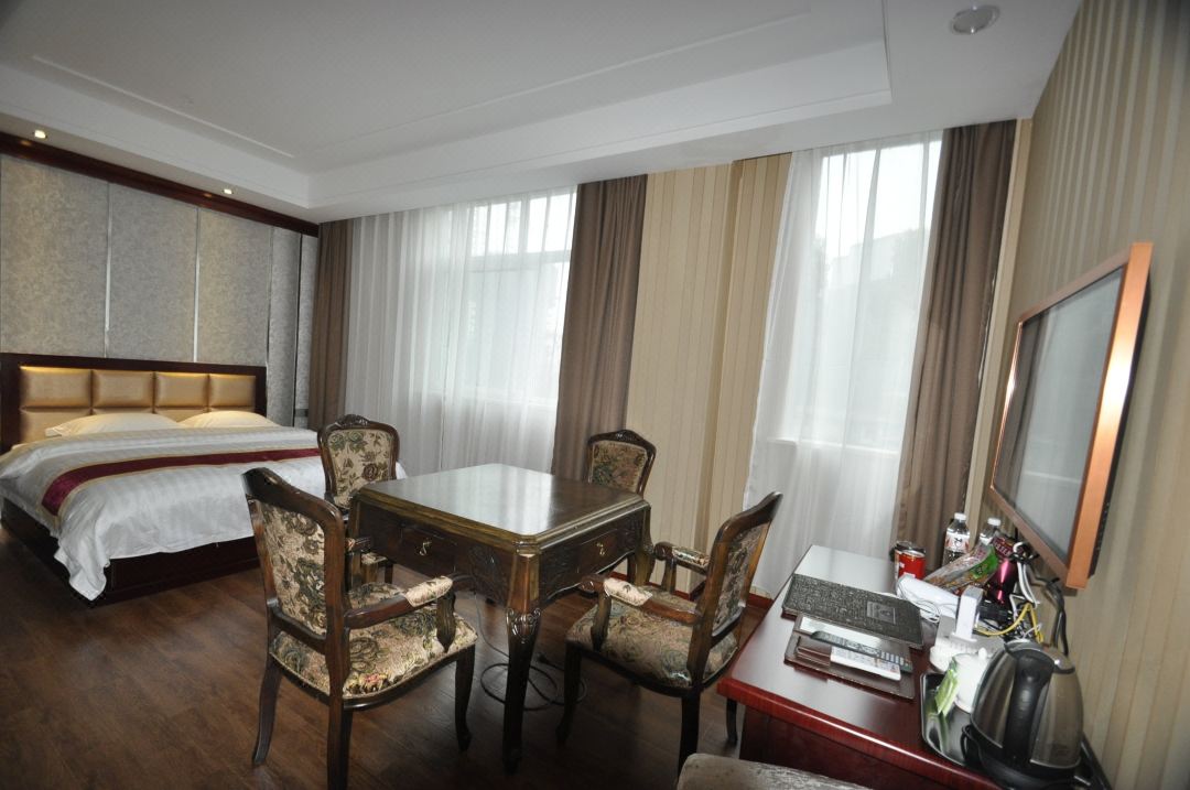 Fengqi Holiday Hotel