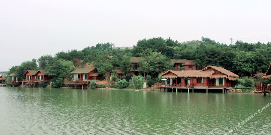梗读度假村