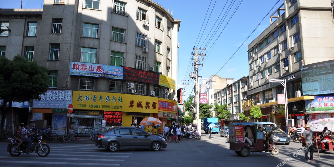岩成宾馆(均溪镇店)