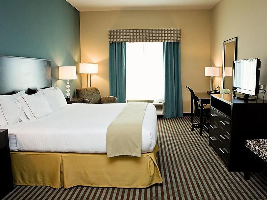 Holiday Inn Express & Suites Youngstown West - Austintown