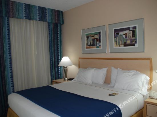 Holiday Inn Express Hotel & Suites San Antonio - Rivercenter Area, an IHG hotel - Tap to explore photos